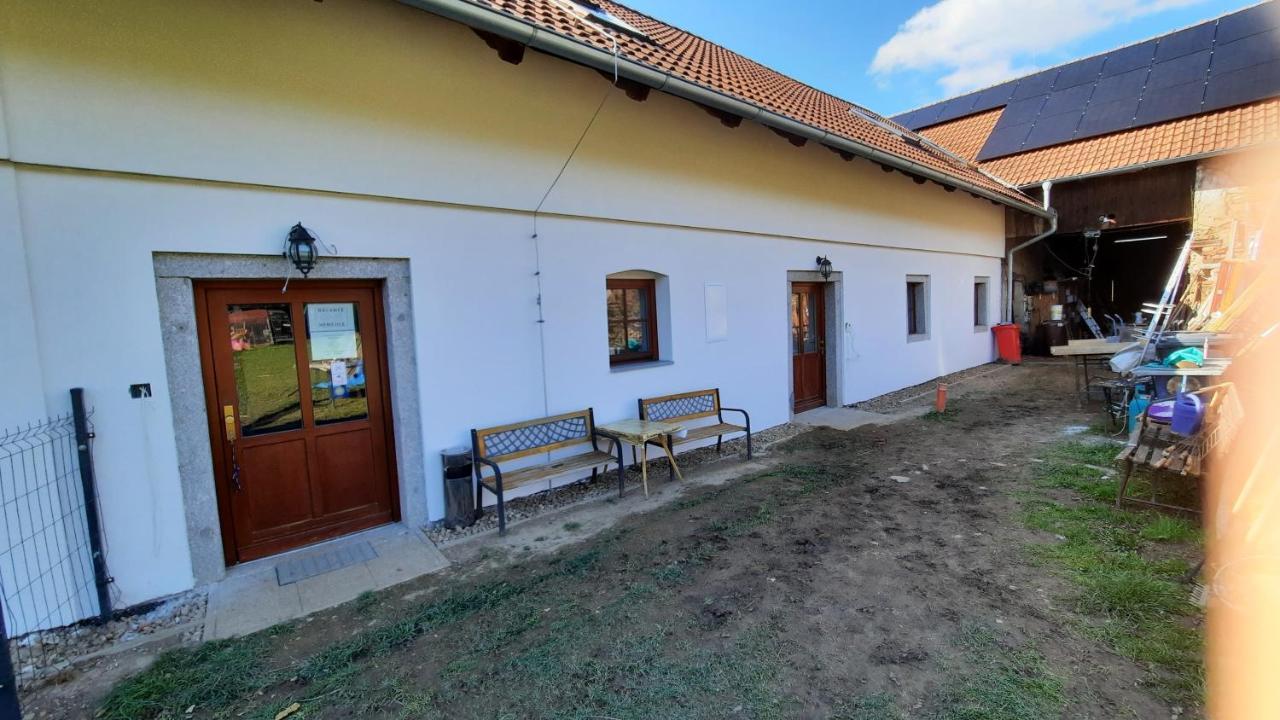 Podkrovi V Jihoceskem Statku Nemejice Exteriör bild